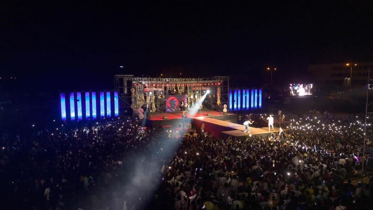 YACOU B OG — Place du Cinquantenaire — photo de concert