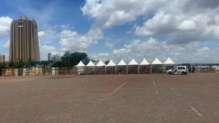 Public rehearsals and crowd moments from a Pyramide Entertainment concert in Bamako.